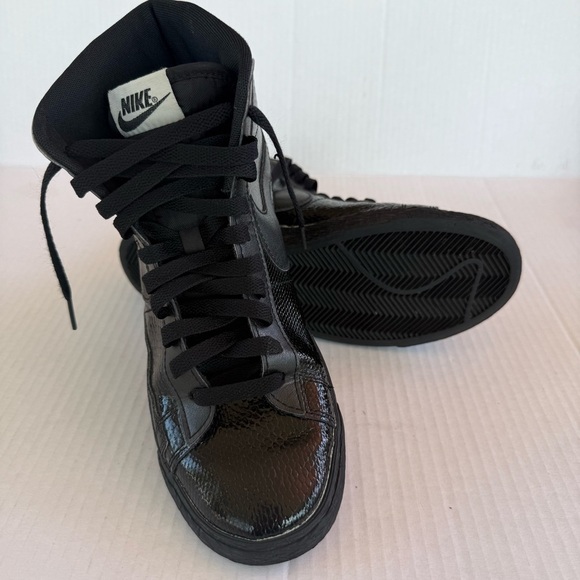 Nike Black High Top Sneakers Size 8.5 - Picture 1 of 12